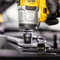 Boulonneuse Sans Fil DEWALT Boulonneuse à Chocs 3/8'' 12V 2Ah Brushless - DCF902D2-QW -Perceuse Visseuse Soldes dewalt boulonneuse a chocs 38 12v 2ah brushless dcf902d2 qw 4