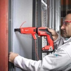 Visseuse Placo Sans Fil MILWAUKEE Visseuse Placo 18V 2Ah - M18 FSGC-202X - 4933459199 -Perceuse Visseuse Soldes milwaukee visseuse placo 5000tr 18v 2ah m18 fsgc 202x 4933459199 3